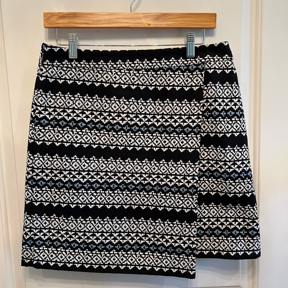 Ann Taylor LOFT Aztec print faux wrap skirt Women’s size 8